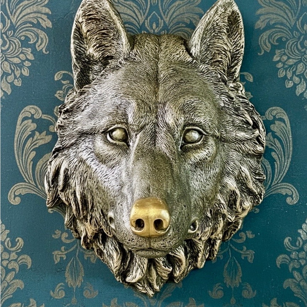 Wolf Head Wall Decor Plaque in Antique Silver and Gold